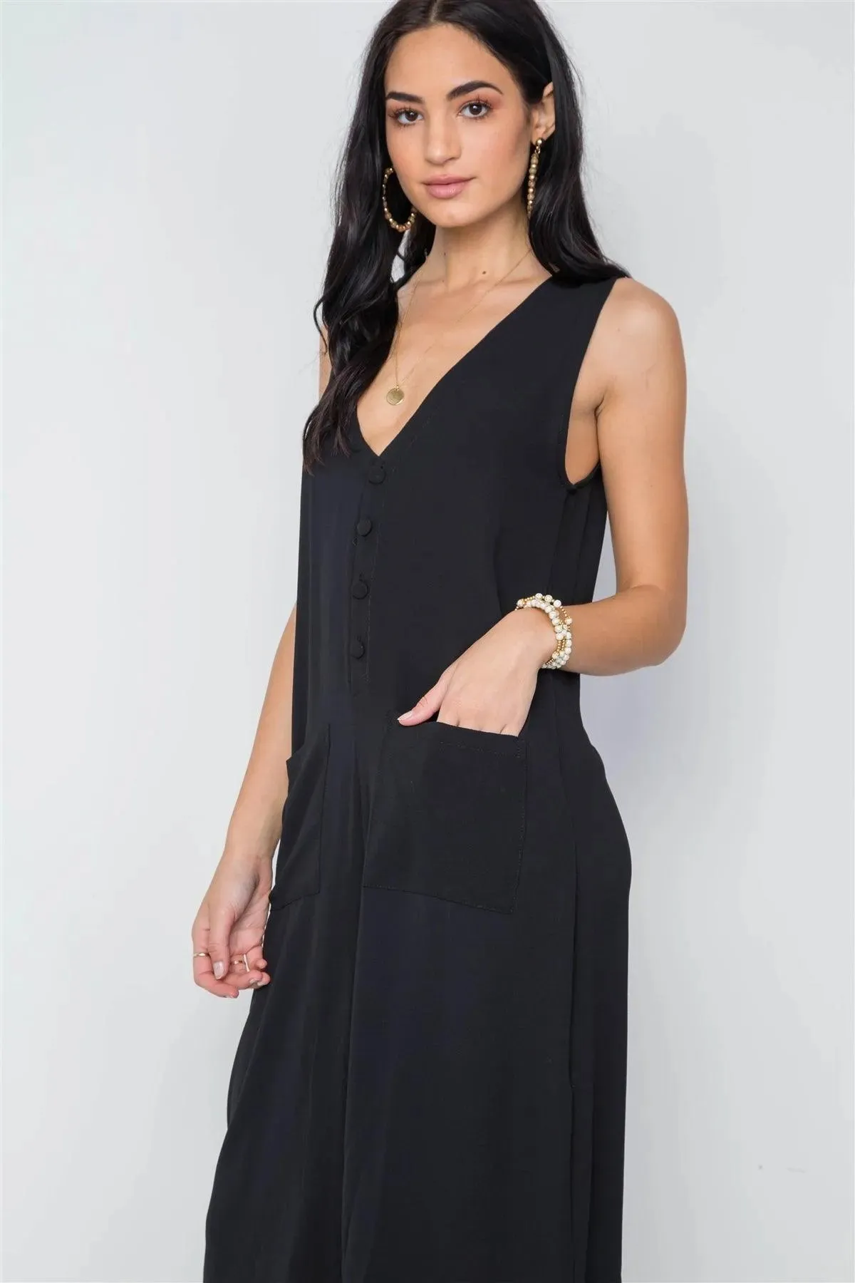 Black V-Neck Sleeveless Capri Jumpsuit /2-2-2