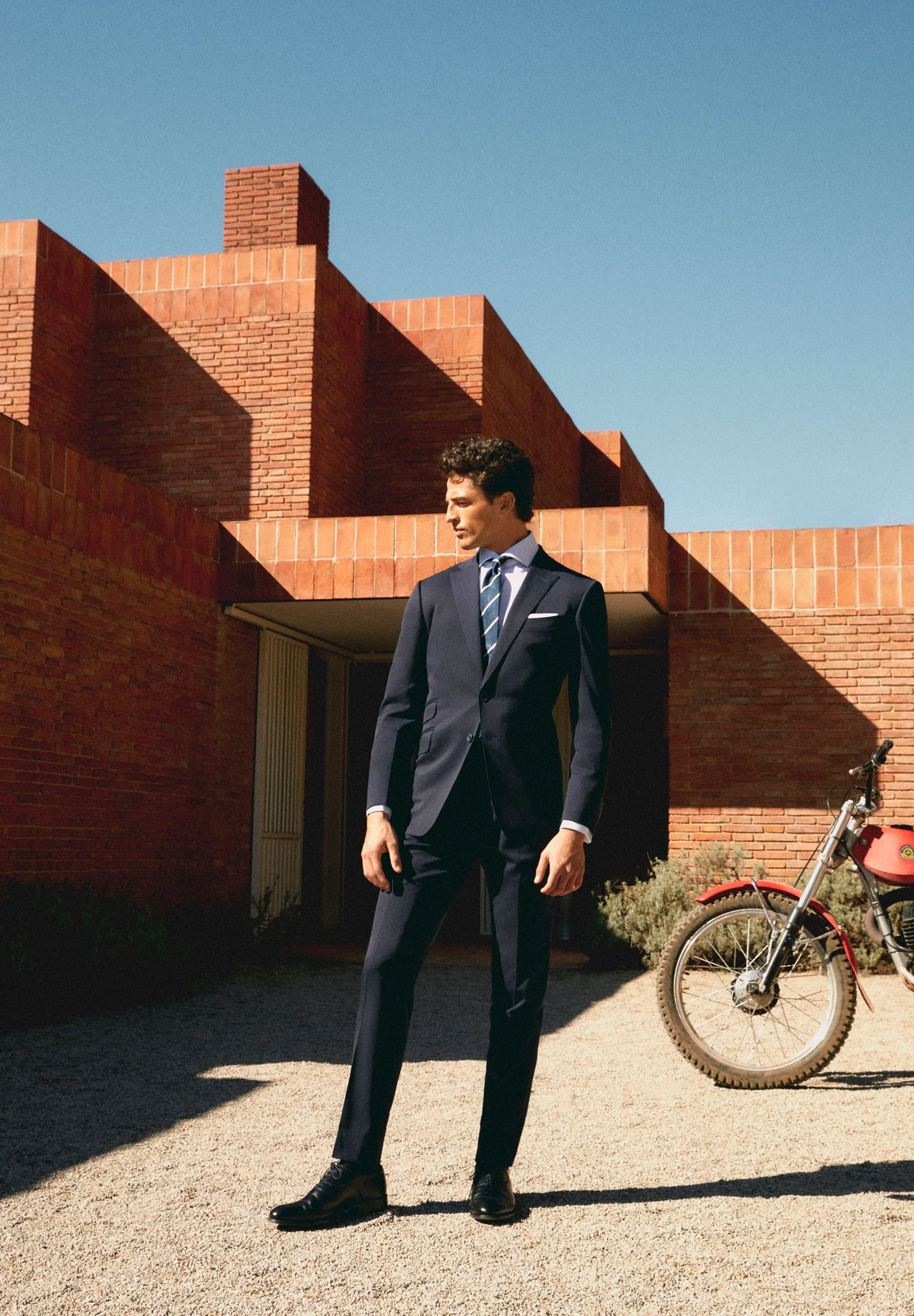 CLASSIC NAVY BLUE SUIT