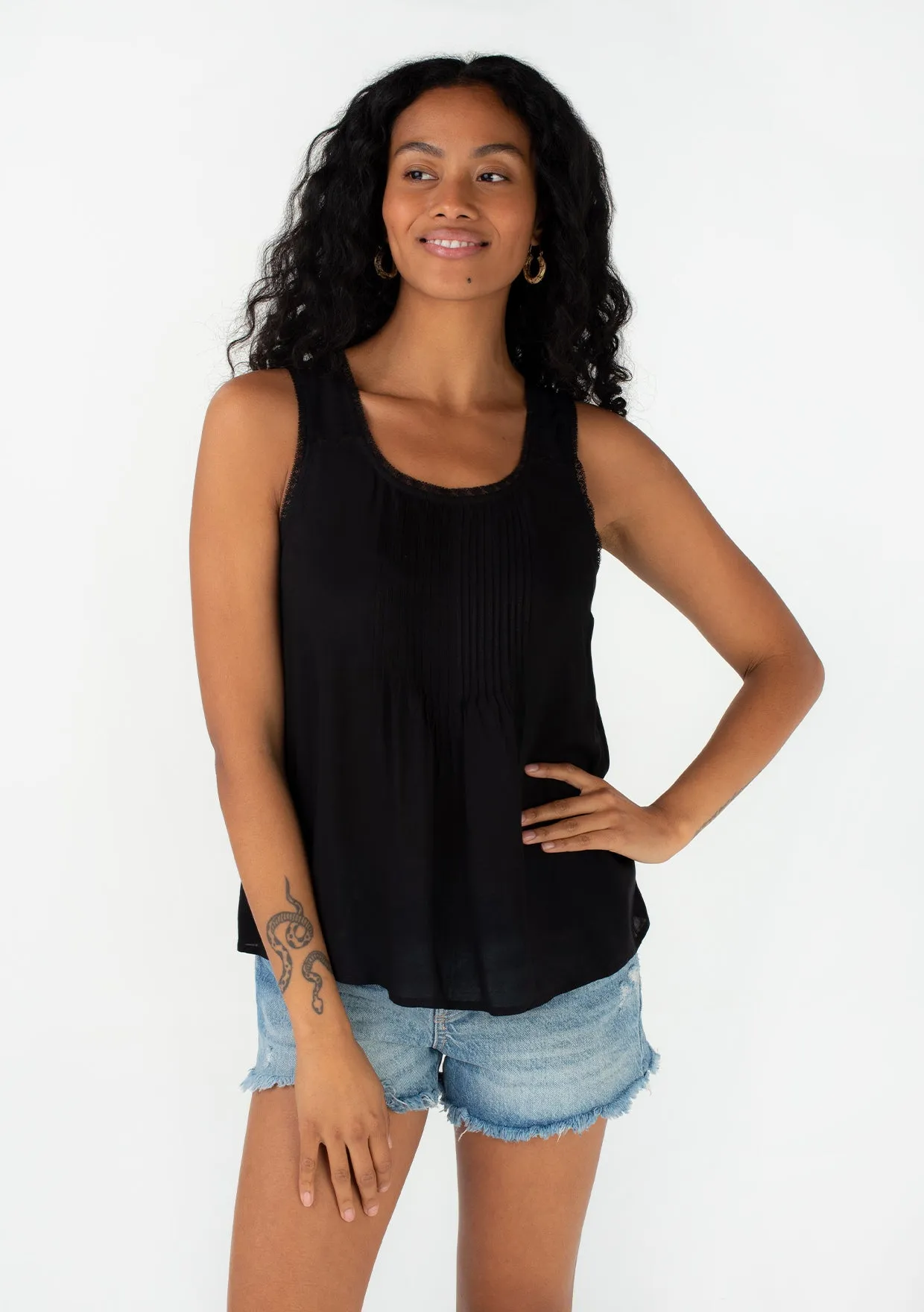 Sleeveless Lace Trim Scoop Neck Tank Top