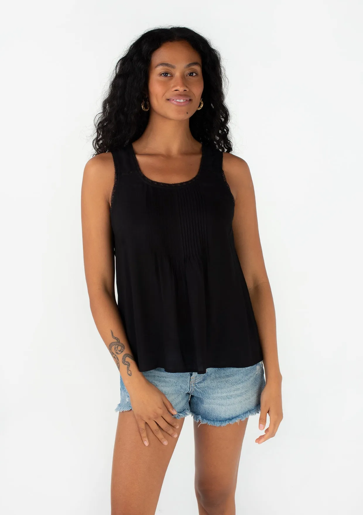 Sleeveless Lace Trim Scoop Neck Tank Top