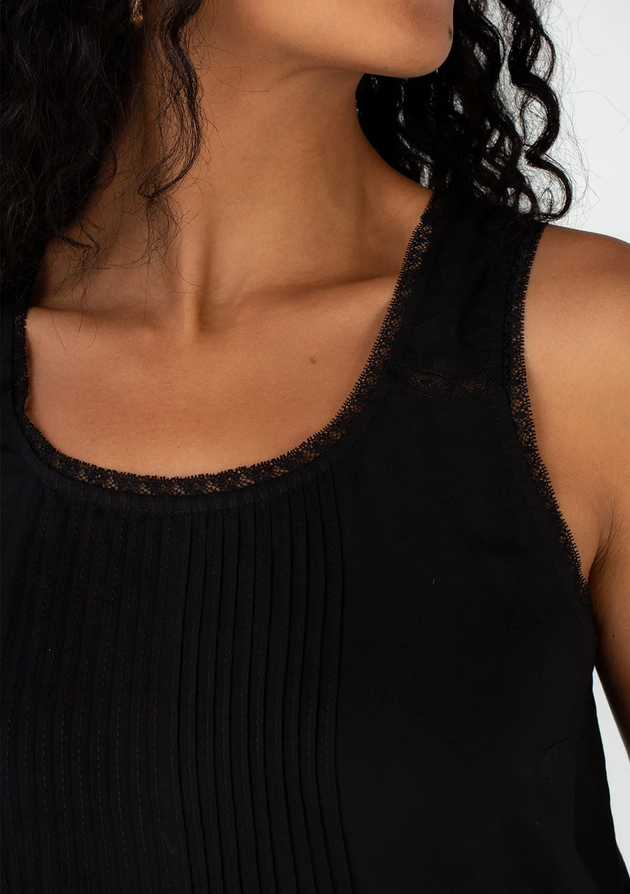 Sleeveless Lace Trim Scoop Neck Tank Top